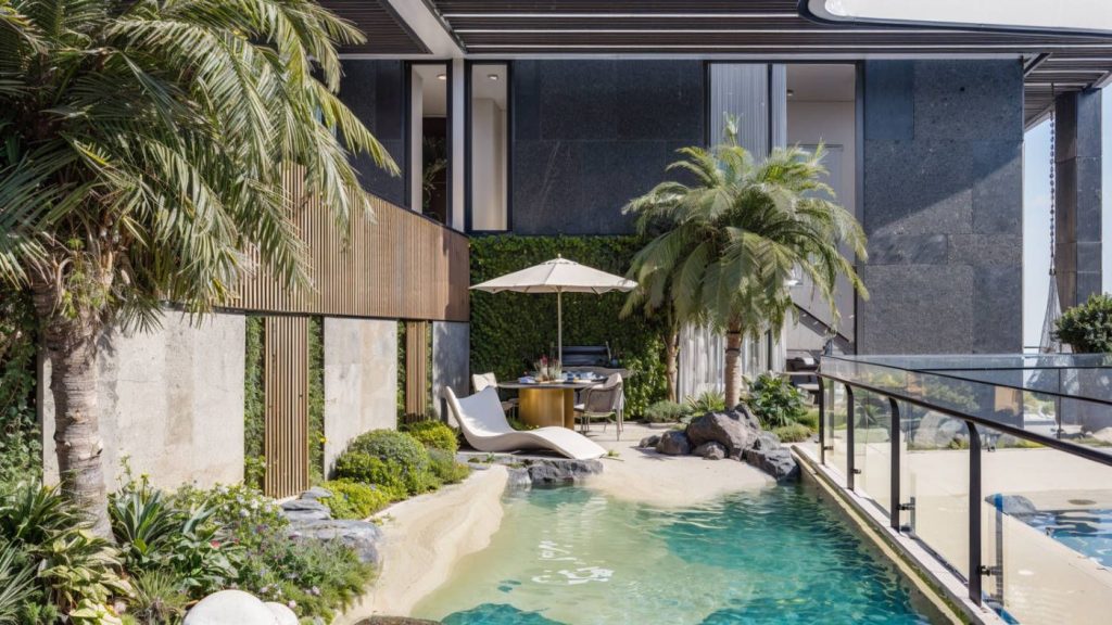 Bể bơi riêng trên sân hiên - áp dụng cho căn có thiết kế (Sky Mansions Garden, Penthouse)
