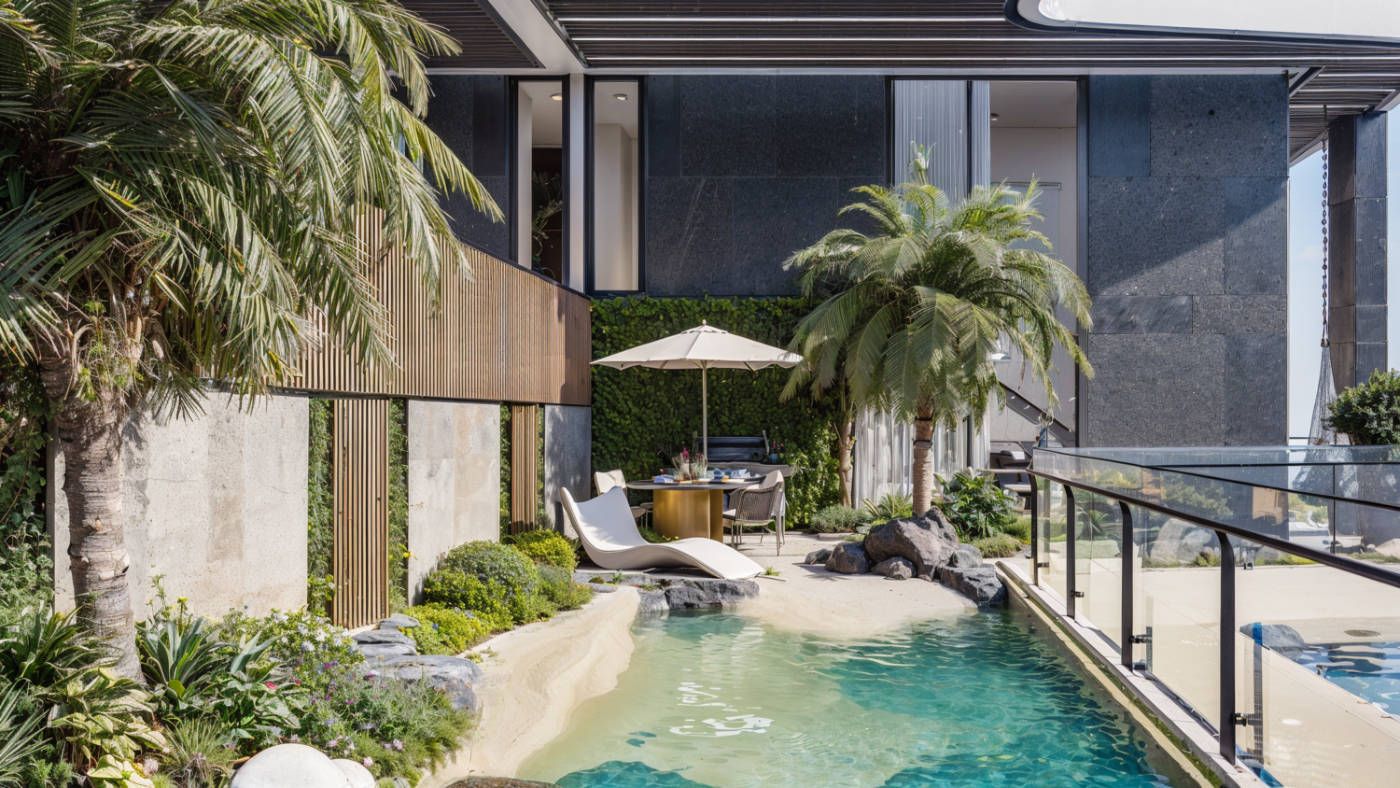 Bể bơi riêng trên sân hiên - áp dụng cho căn có thiết kế (Sky Mansions Garden, Penthouse)
