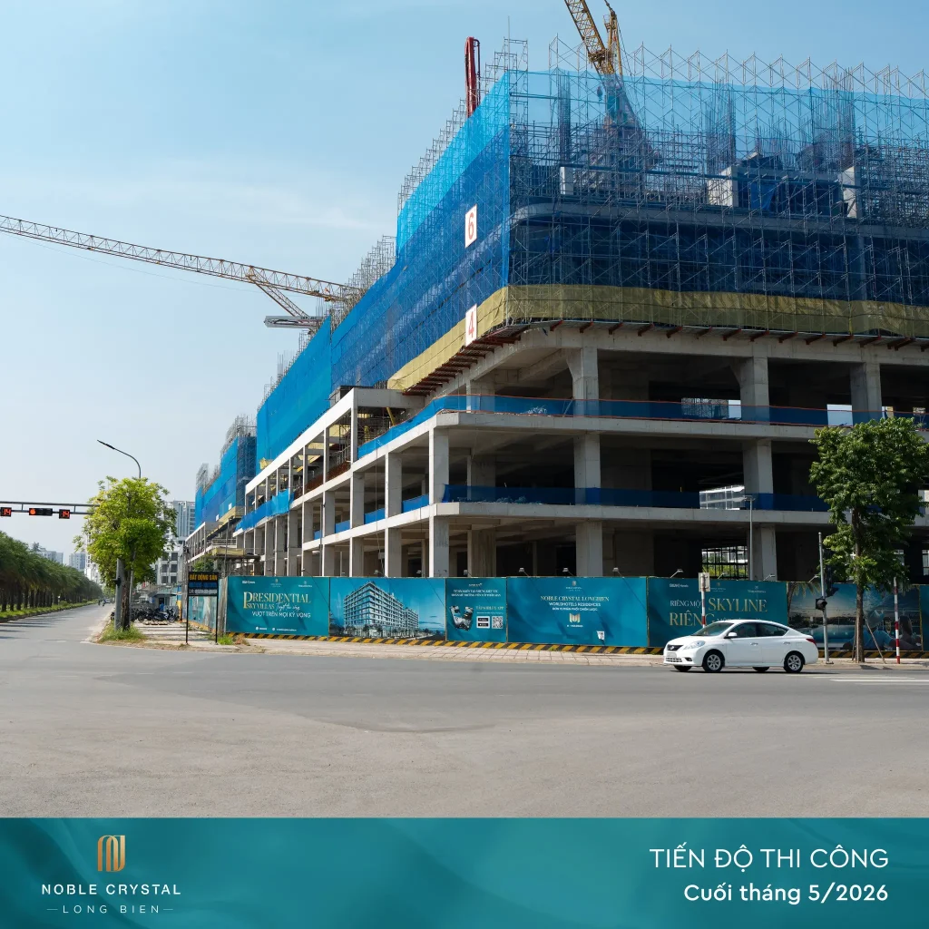 Sky Villa với bể bơi nâng hạ trên sân hiên (phối cảnh minh họa)